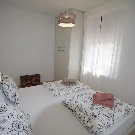 Moderne 2-schlafzimmer-wohnung In