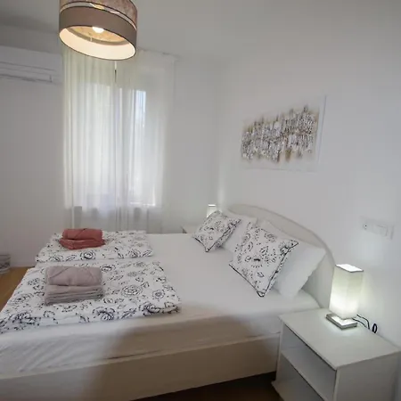 Moderne 2-schlafzimmer-wohnung In Apartman *